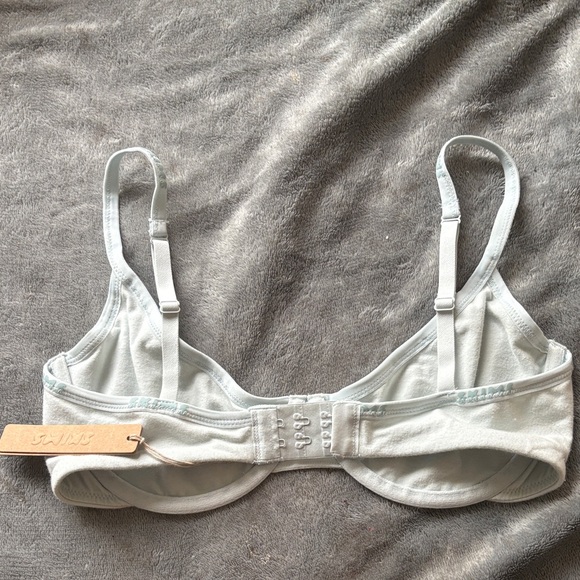 SKIMS Logo Underwire Bra in Frost -Limited Edition. - Picture 11 of 13